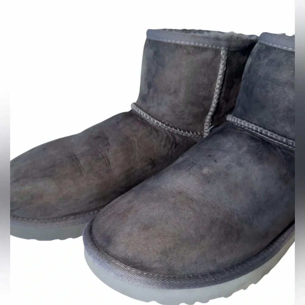 UGG Gray Classic Mini II Shearling Lined Ankle Boots Sz 9 Warm Snow Winter